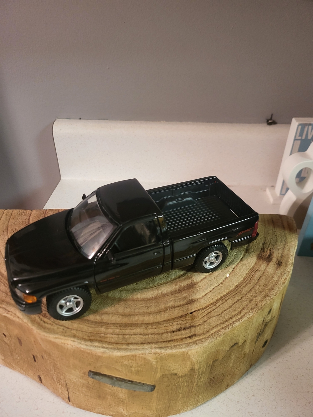 Maisto model of a 1995 Dodge Ram Pickup 1:26 scale die-cast metal